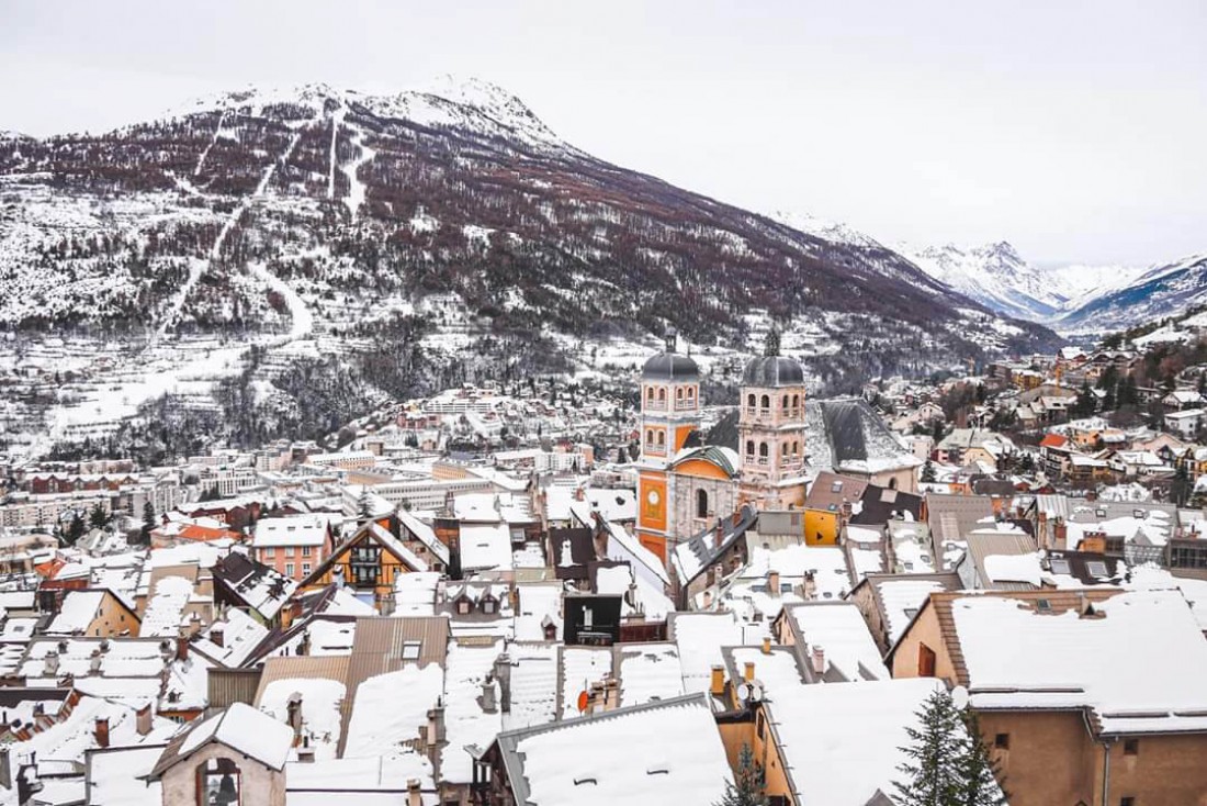 L'hiver, la neige recouvre les remparts Vauban de la ville de Briançon, classés au Patrimoine mondial par l'UNESCO © Office de Tourisme Serre Chevalier 