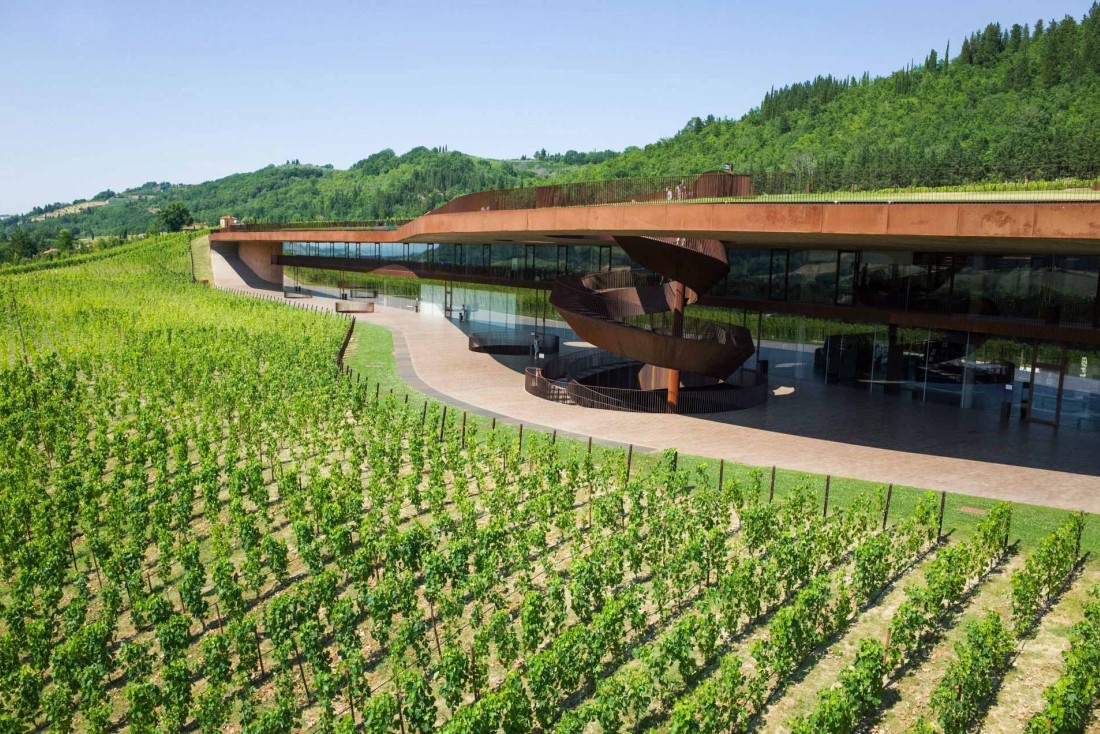 Le chai contemporain de la Cantina Antinori nel Chianti Classico © DR