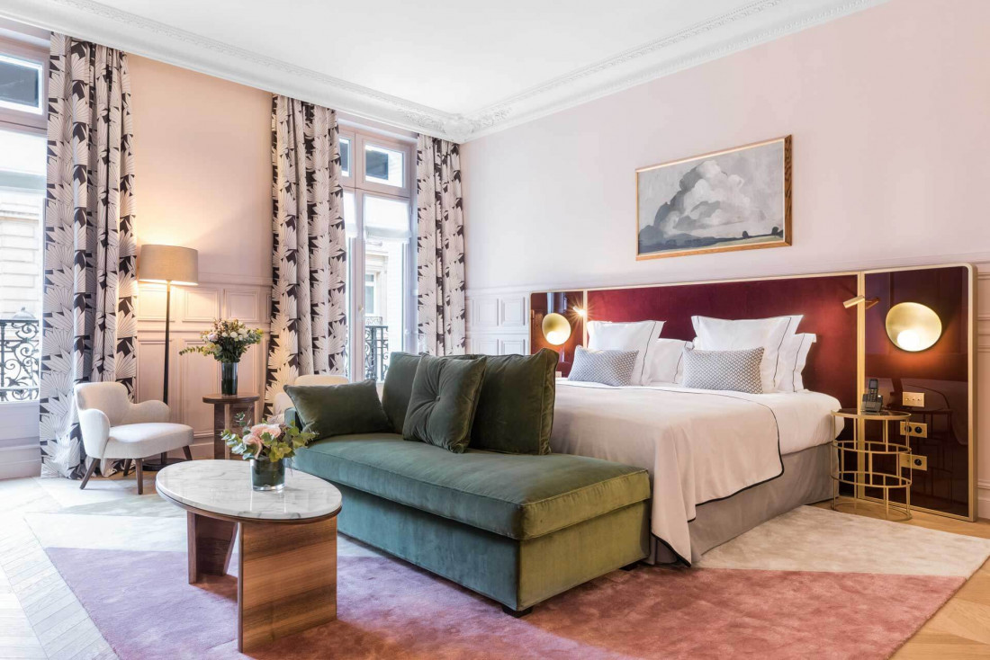 Mélange de tissus et de matières pour des chambres modernes et cosy © DR