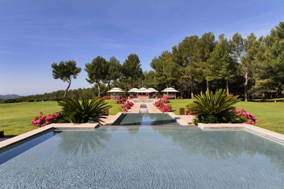 L'une des piscine de l'Hôtel, dominant un panorama grandiose © Hidden Cliffs