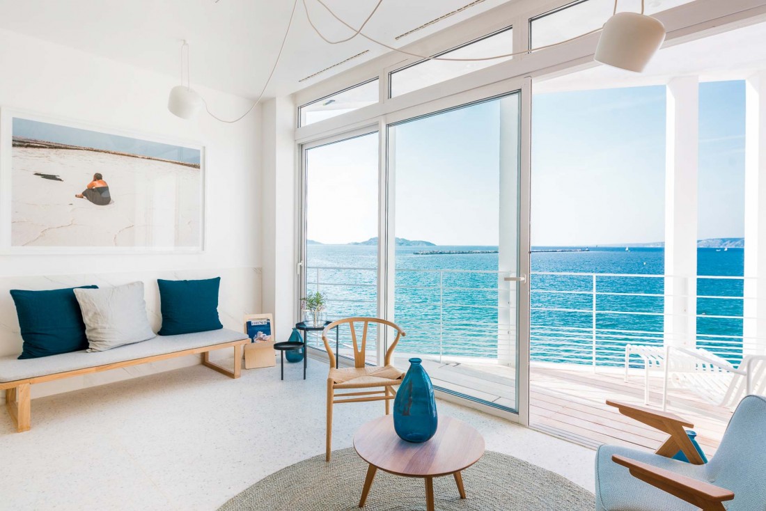 Parmi les plus beaux hôtels de Marseille, Les Bords de Mer et ses vues imprenables sur la Méditerranée