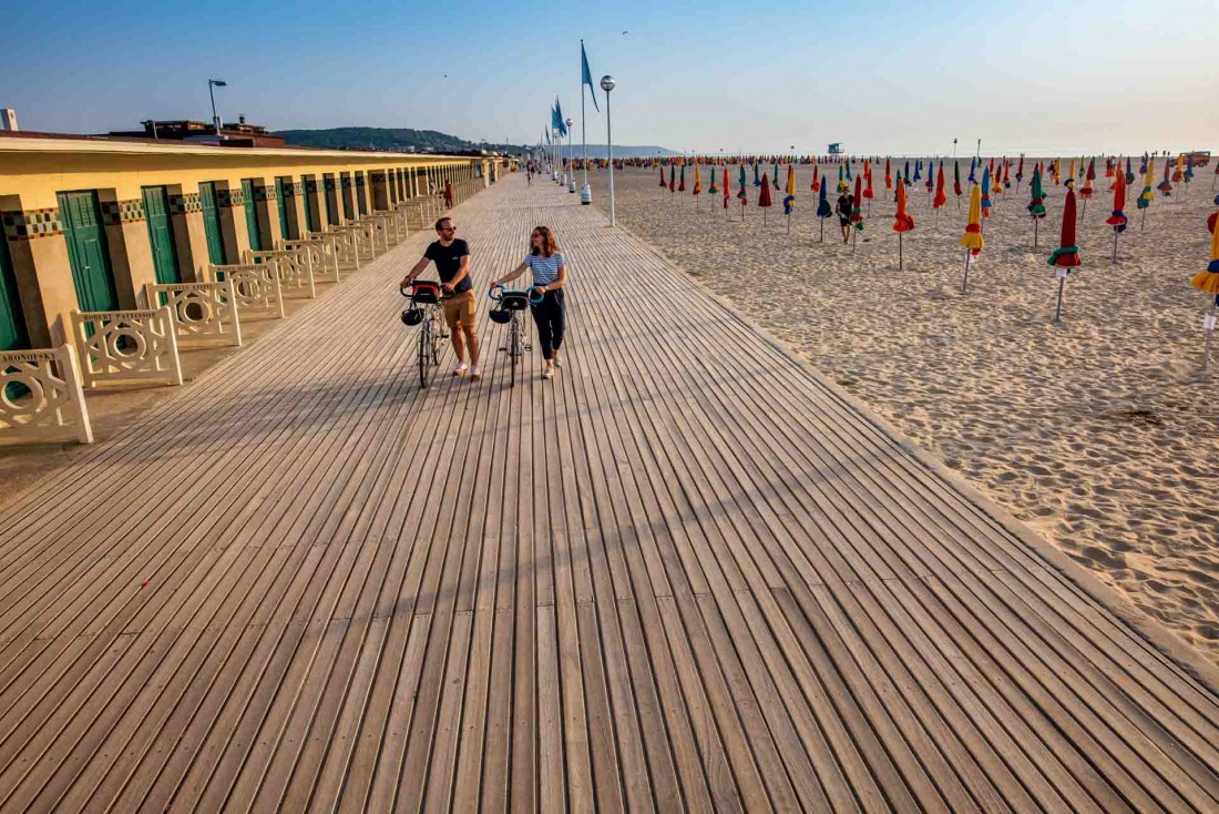 Une promenade sur les planches de Deauville, foulées chaque année par les stars du Festival du cinéma américain © David Darrault