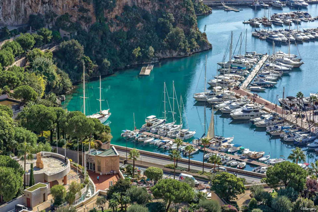 Le port de Fontvieille en contrebas du Rocher, une bonne adresse de Monaco pour le week-end © B. Vergely