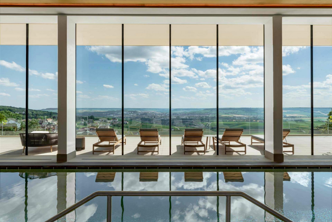 Le spa du Royal Champagne surplombe les vignes classées à l'Unesco © DR