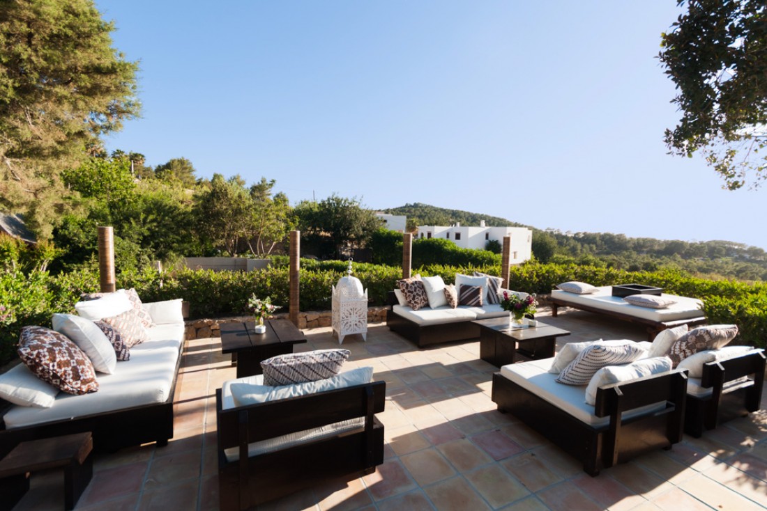 Can Xuxu dispose égaement d’une terrasse vue mer, depuis laquelle on contemple le légendaire coucher de soleil d’Ibiza| © Can Xuxu