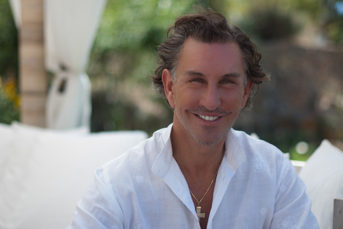 Alexandre Narakas, propriétaire et flamboyant maître de maison | © Can Xuxu