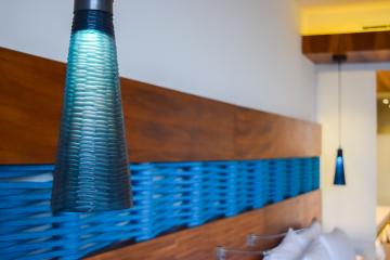 Le bleu, turquoise, marine, indigo ou cyan, est la couleur qui domine dans les chambres © Yonder.fr Le bleu, turquoise, marine, indigo ou cyan, est la couleur qui domine dans les chambres © Yonder.fr