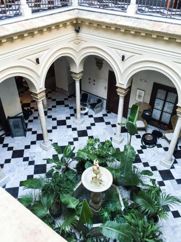 Le patio vu du premier étage © Yonder.fr