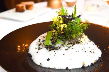 Cette salade revisitée bénéficie d’un visuel spectaculaire. © Yonder.fr Cette salade revisitée bénéficie d'un visuel spectaculaire. © Yonder.fr