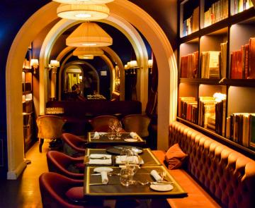 Décor signé Jacques Garcia à la très chic (mais néanmoins accessible) Casa Coppelle © Yonder.fr Décor signé Jacques Garcia à la très chic (mais néanmoins accessible) Casa Coppelle © Yonder.fr