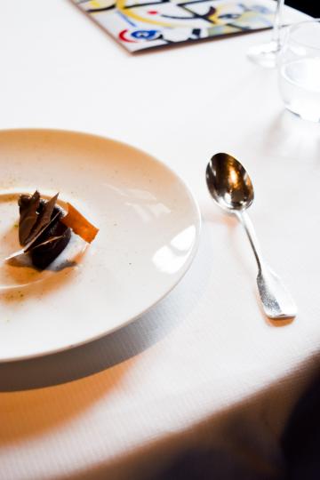 "Noir" : un dessert tout chocolat pour clôturer le déjeuner en beauté © Yonder.fr