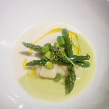 Asperges vertes et blanches.