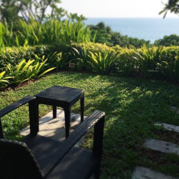 Chaque cabine du spa dispose d’un petit jardin surplombant la mer | © Yonder.fr Chaque cabine du spa dispose d’un petit jardin surplombant la mer | © Yonder.fr