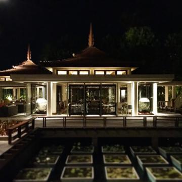 Les éclairages sont particulièrement soignés, preuve du sens du détail du Trisara | © Yonder.fr Les éclairages sont particulièrement soignés, preuve du sens du détail du Trisara | © Yonder.fr