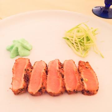 Une excellente entrée servie à L’Olivier, restaurant de cuisine méditerranéenne| © Yonder.fr Une excellente entrée servie à L’Olivier, restaurant de cuisine méditerranéenne| © Yonder.fr