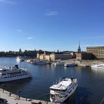 Vue sur le port, le Palais Royal et Gamla Stan depuis la chambre 330 | © Yonder.fr