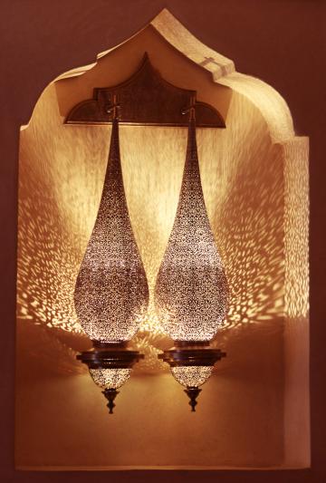 Des lampes signées Yahya, artiste marocain à la renommée internationale | © La Maison Arabe