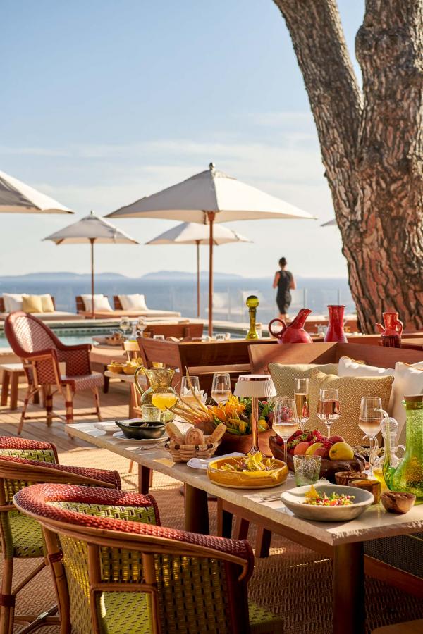 Hotel Lily of the Valley - Restaurant au bord de la piscine Hotel Lily of the Valley - Restaurant au bord de la piscine