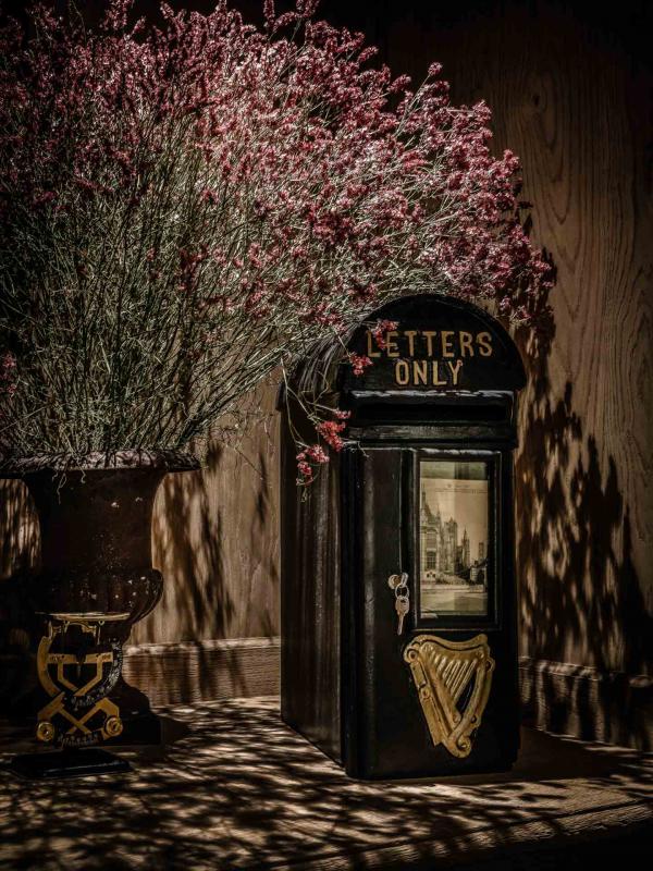 1898 The Post - Détails de décoration.