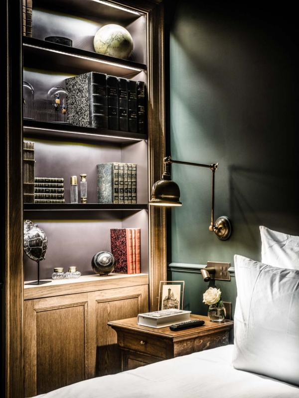 1898 The Post - Chambre "The Letter".