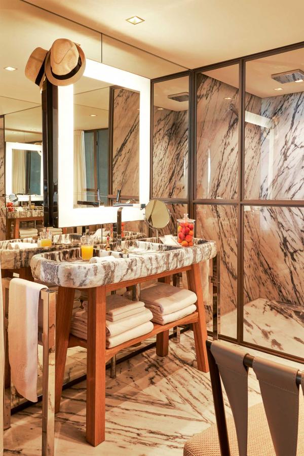 Hotel Lily of the Valley - Chambre / Salle de bain Hotel Lily of the Valley - Chambre / Salle de bain