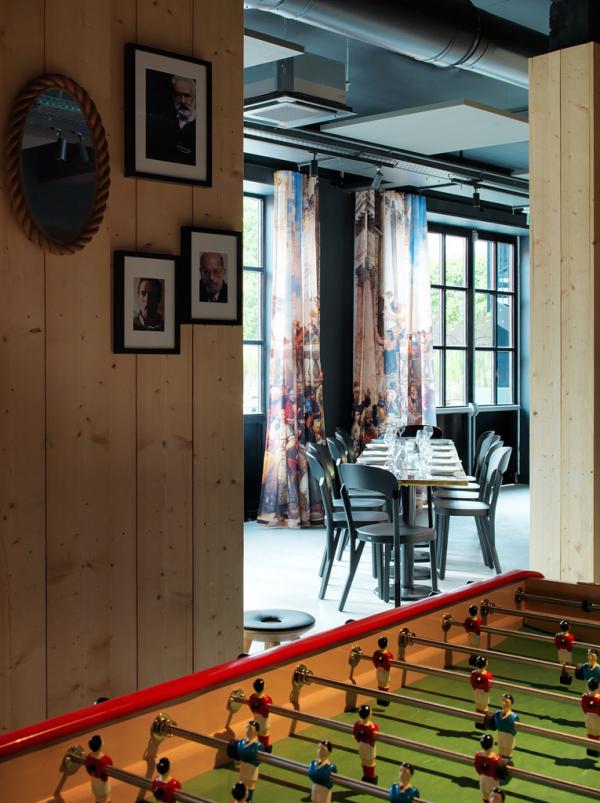 MOB HOTEL - Restaurant  © Paul Bowyer