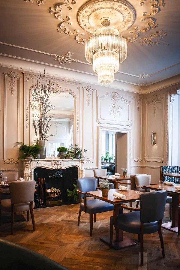 La carte propose les meilleurs produits d’Angleterre, comme le bœuf Wagyu des Highlands ou le crabe royal. La carte propose les meilleurs produits d’Angleterre, comme le bœuf Wagyu des Highlands ou le crabe royal.