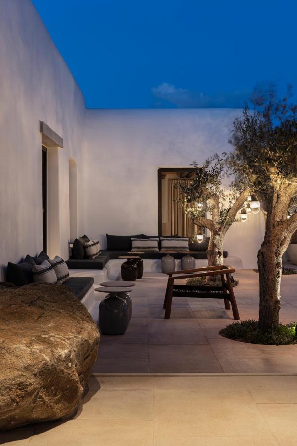 Kalesma Mykonos — Pere Ubu Bar © Katerina Avgerinopoulou Kalesma Mykonos — Pere Ubu Bar © Katerina Avgerinopoulou