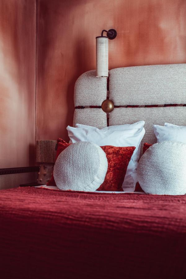 Babel — chambre rouge © Benoit Linero