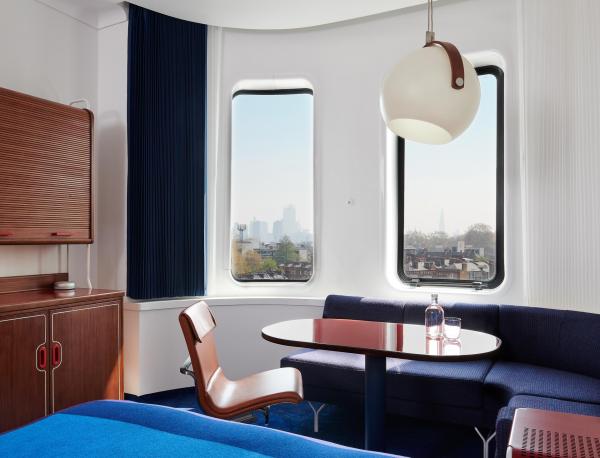 Chaque chambre est un cocon seventies tout confort.