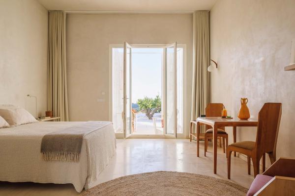 Leur aspect minimal, quasi monastique, ne se fait pas au détriment de l’hospitalité et du confort.