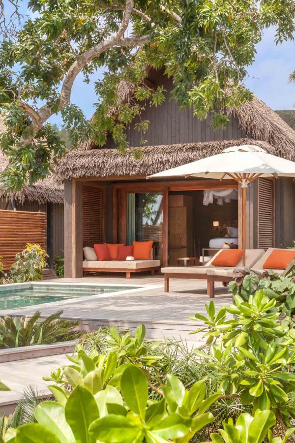 La douche extérieure, pour jouer à Robinson dans son jardin. La douche extérieure, pour jouer à Robinson dans son jardin.