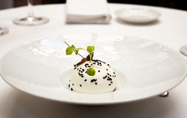 Lentilles, mousse de laurier : une entrée en matière rafraîchissante © Yonder.fr Lentilles, mousse de laurier : une entrée en matière rafraîchissante © Yonder.fr