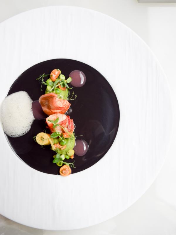 Homard bleu rôti petit pois, pamplemousse à l’estragon © Yonder.fr Homard bleu rôti petit pois, pamplemousse à l’estragon © Yonder.fr