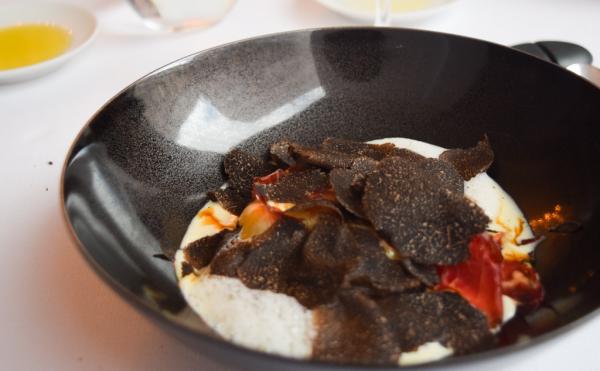 Gnocchis à la truffe, jambon bellota, émulsion de parmesan © Yonder.fr Gnocchis à la truffe, jambon bellota, émulsion de parmesan © Yonder.fr