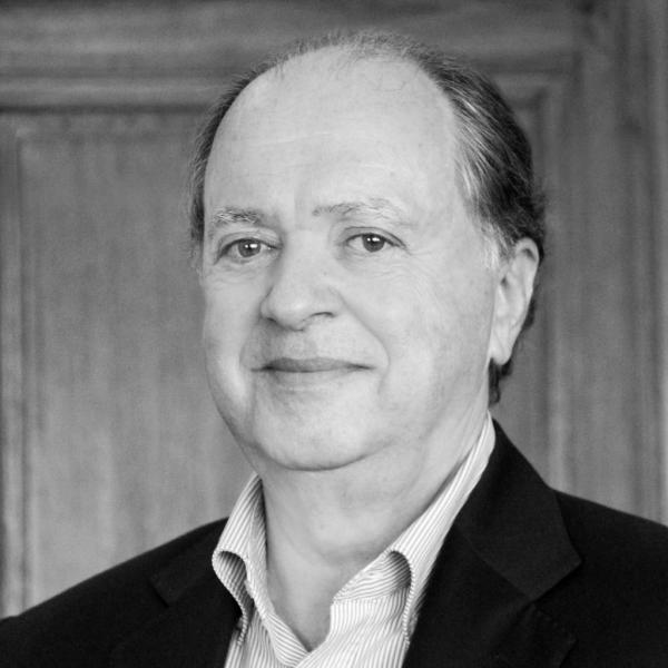 Enzo Vizzari est l’un des plus grands érudits de la cuisine et des vins italiens © www.veneziaetavola.it Enzo Vizzari est l'un des plus grands érudits de la cuisine et des vins italiens © www.veneziaetavola.it