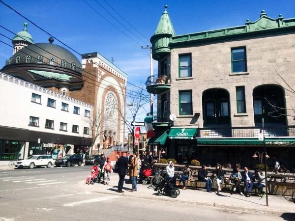 Dès les premières chaleurs de printemps, les terrasses se remplissent © Pierre Gunther