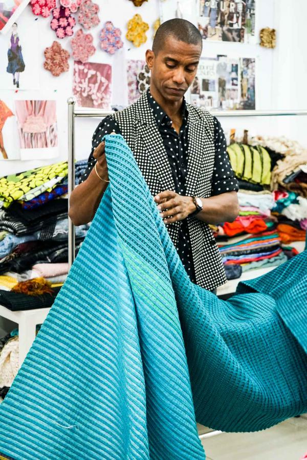 Eric Raisina dans son atelier de Siem Reap © YONDER.fr