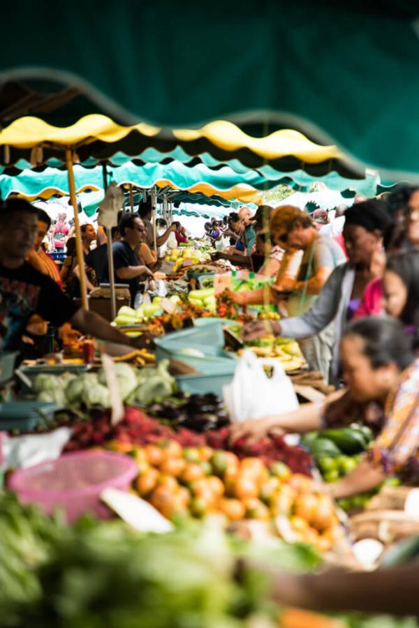 L’effervescence du marché de Cayenne en Guyane © Wladimir Kinnoo L'effervescence du marché de Cayenne en Guyane © Wladimir Kinnoo