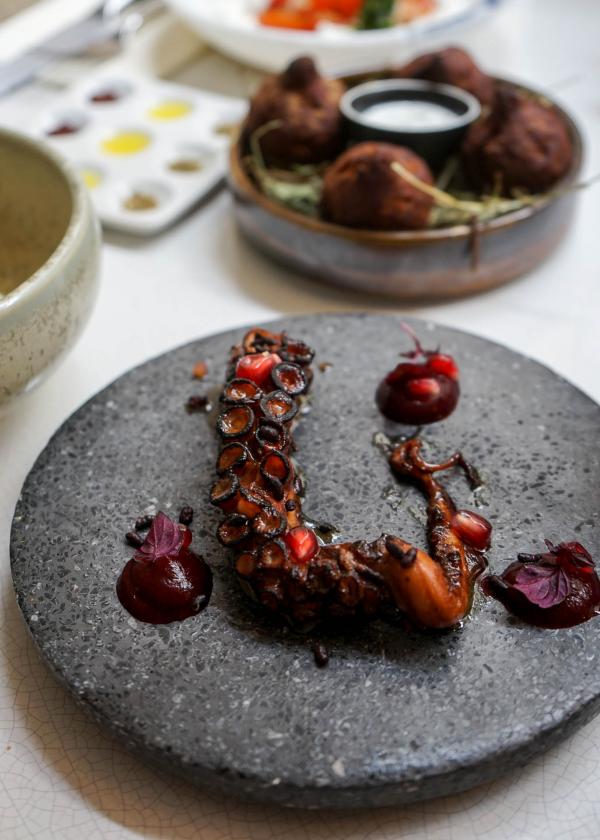 Qasti – Poulpe à la grenade © MB / YONDER.fr