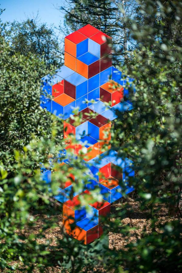 Peyrassol - Sculpture de Victor Vasarely © C.Goussard Peyrassol - Sculpture de Victor Vasarely © C.Goussard