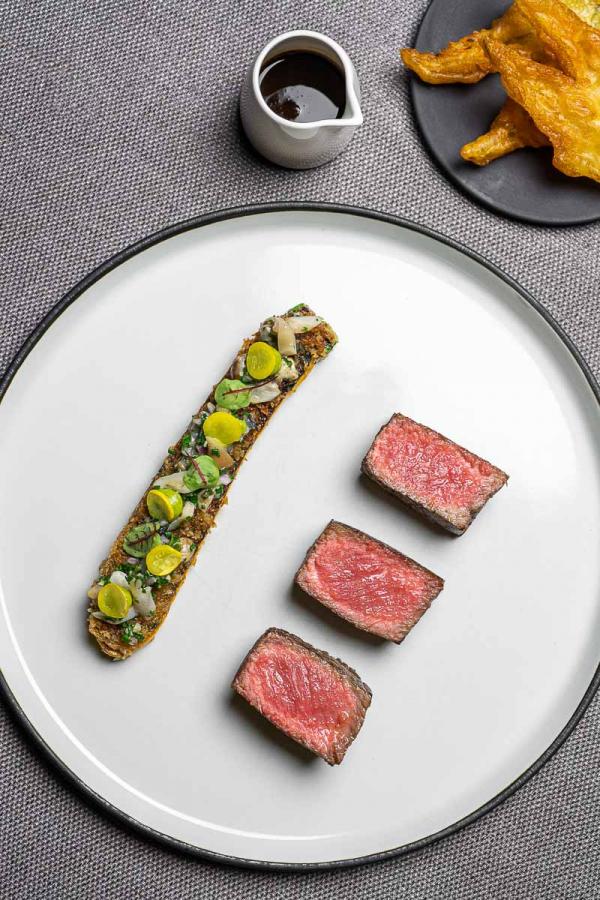 Bœuf bio servi à La Cabro d’Or © Virginie Ovessian Bœuf bio servi à La Cabro d'Or © Virginie Ovessian