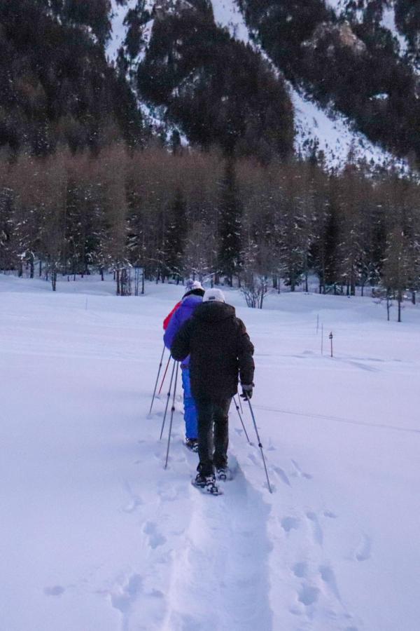 Escapade nocturne en raquettes © Pierre Gautrand Escapade nocturne en raquettes © Pierre Gautrand