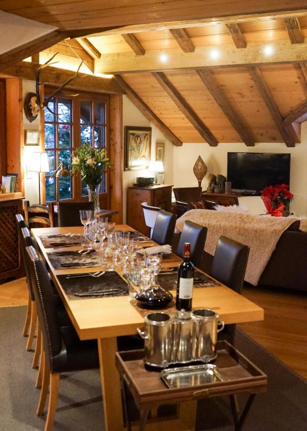 Avant le dîner, dans le Chalet Namaste à Courchevel © YONDER.fr