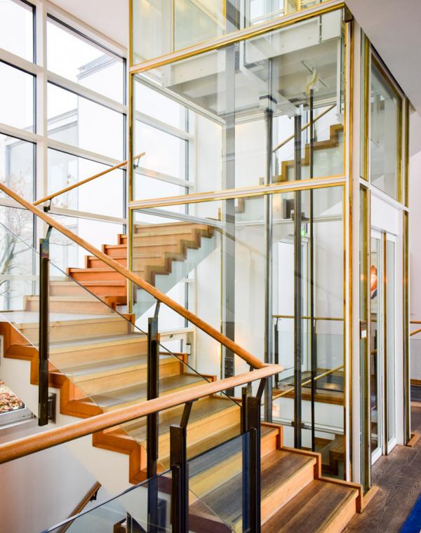 Décor contemporain dans l'aile moderne de l'hôtel © YONDER.fr