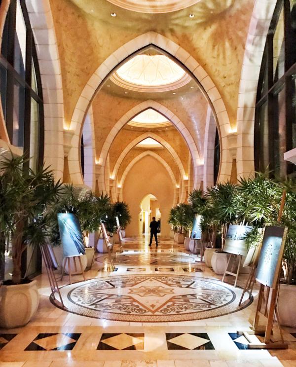 Intérieurs orientaux à l’Arabian Court, l’une des trois propriétés du resort © YONDER.fr Intérieurs orientaux à l'Arabian Court, l'une des trois propriétés du resort © YONDER.fr