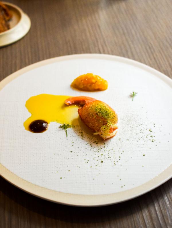 Pince de homard, taperebá, toucoupi © YONDER.fr Pince de homard, taperebá, toucoupi © YONDER.fr