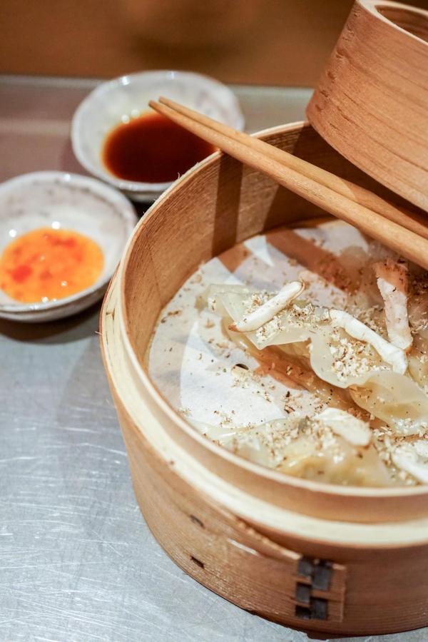 Wonton porc/chou/gingembre © YONDER.fr Wonton porc/chou/gingembre © YONDER.fr