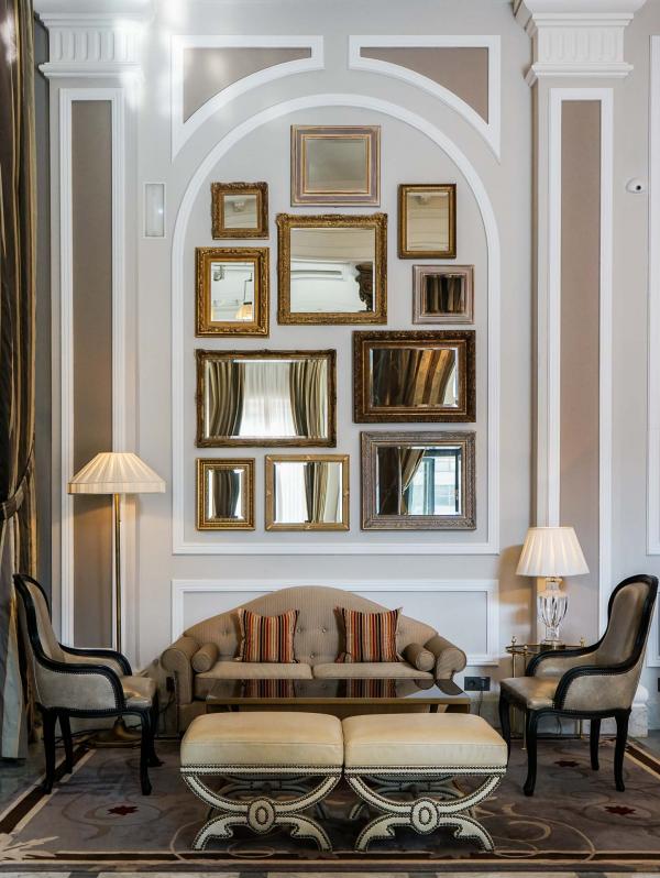 L'un des nombreux coins lounge dans le prolongement du Lobby © YONDER.fr