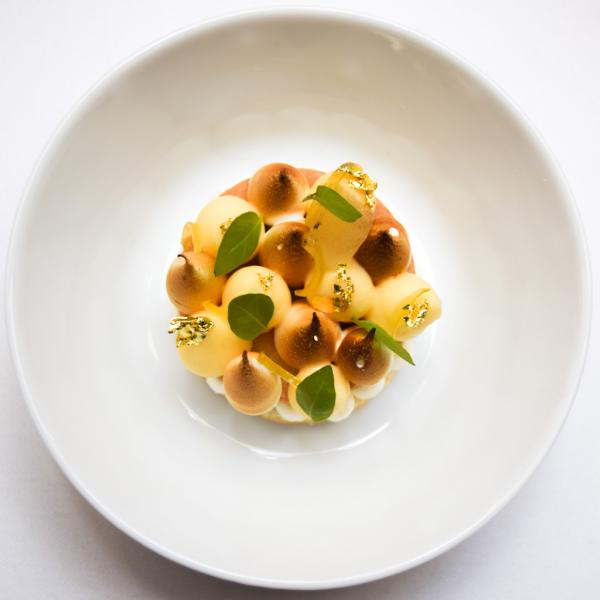 Le grand dessert de Joana : Citron – Meringue italienne (sur un biscuit craquant, crémeux & zeste) © Yonder.fr Le grand dessert de Joana : Citron – Meringue italienne (sur un biscuit craquant, crémeux & zeste) © Yonder.fr